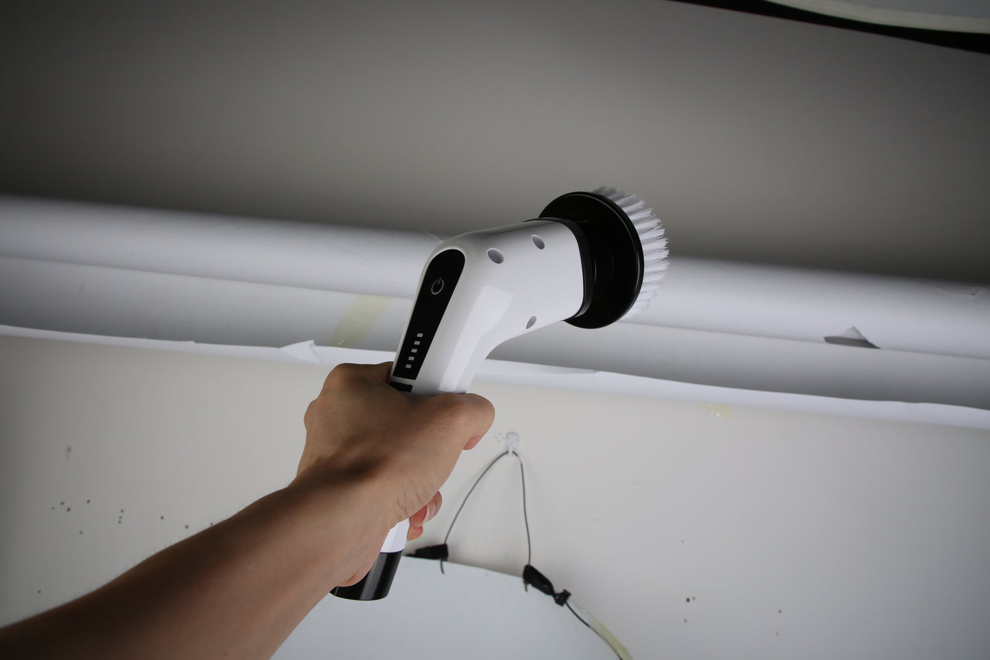 1Pc Electric Spin Scrubber Cordless Rechargeable Telescopic Cleaning Brush 8 Replaceable Heads 2 Speed Adjustable Extension Arm Bathroom Tub Tile Floor